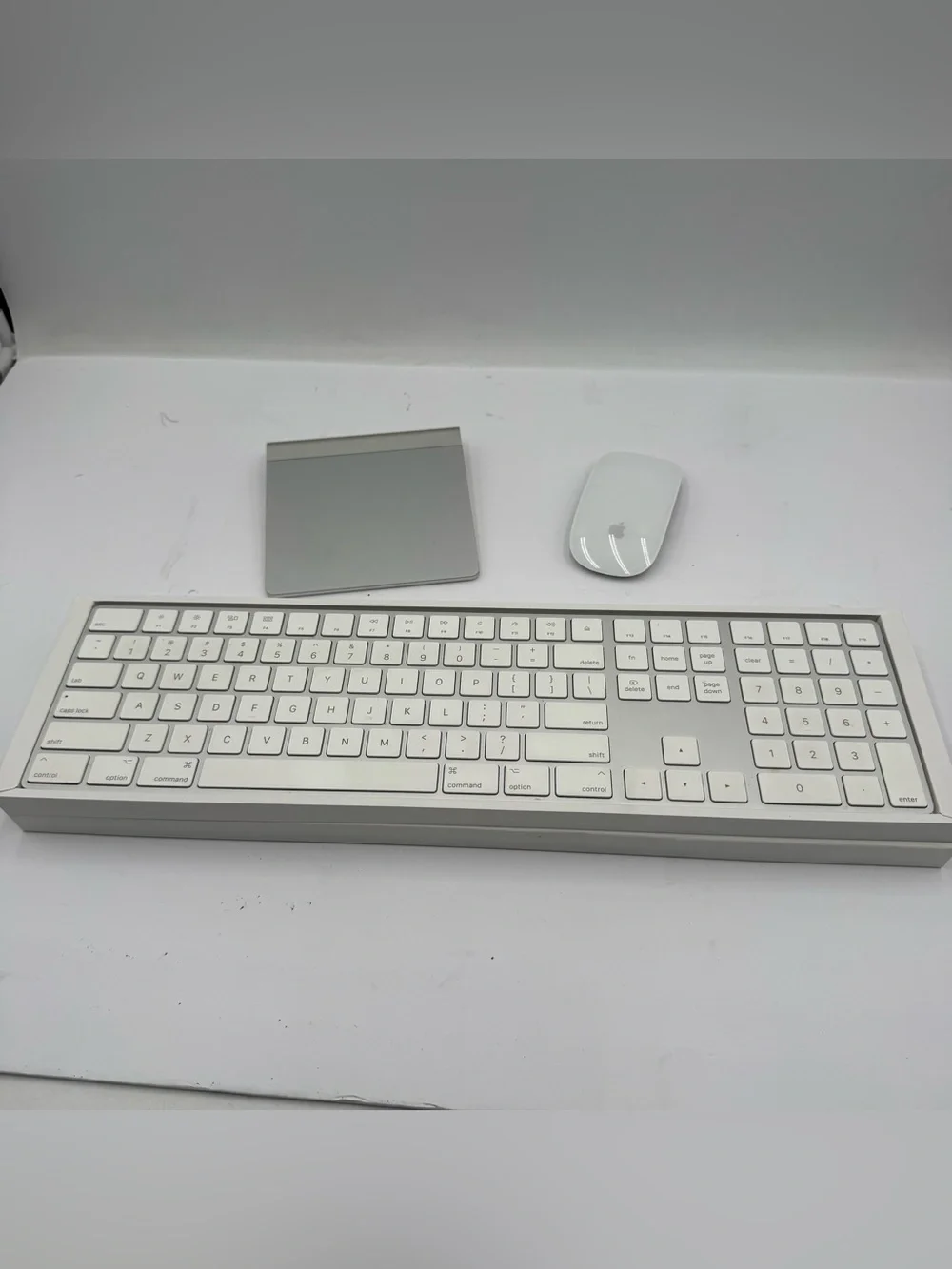 E5 Apple A1339 Magic Trackpad, A1657 Magic Mouse 2, A1843 Keyboard Bundle